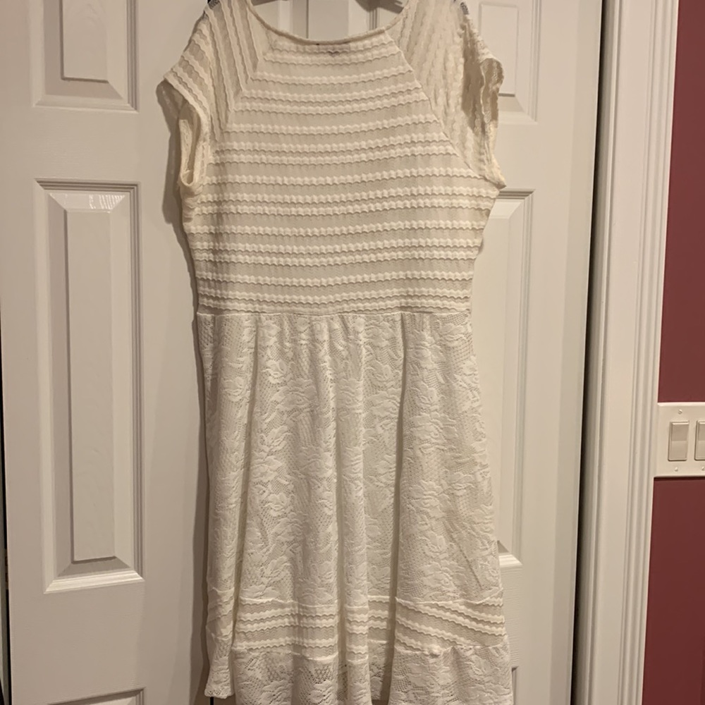 White dress - Picture 5 of 10